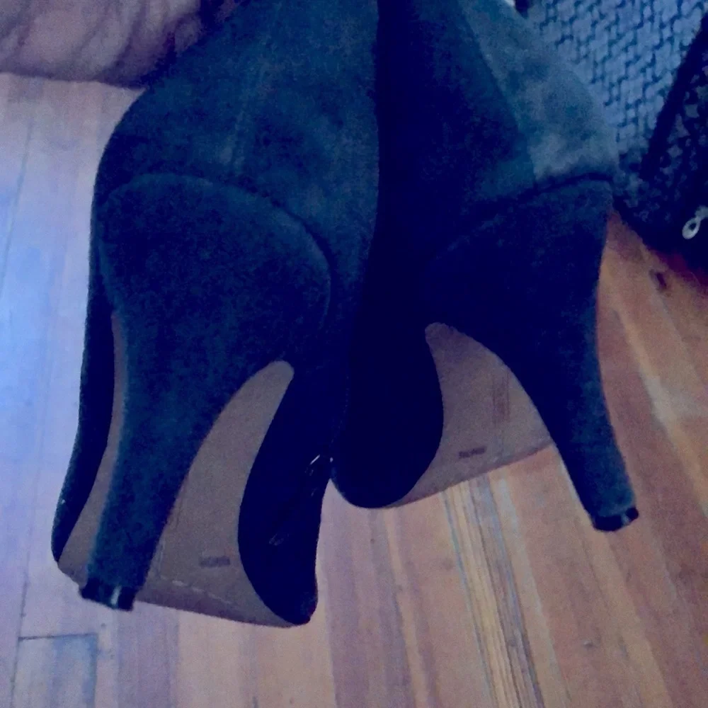 Vince Camuto’s shoe booties 3 1/2 inch heel